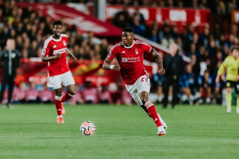 Boswachter neemt laatste beslissing over beschikbaarheid van Aina en Awoniyi voor Tottenham-wedstrijd