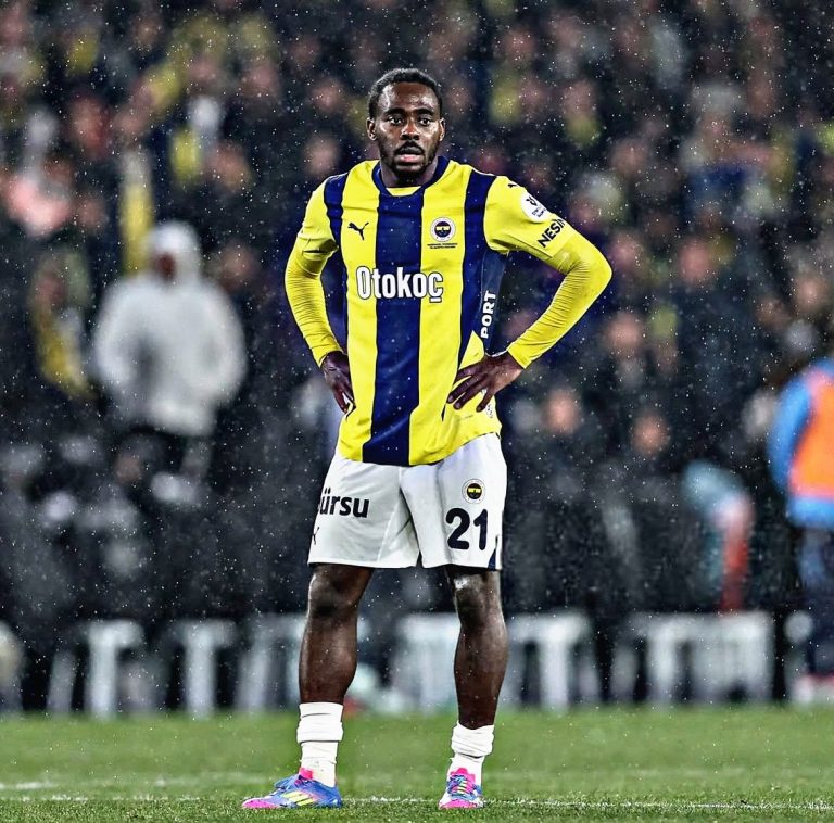 Fenerbahce biedt Osayi-Samuel nieuw lucratief contract aan
