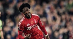 'Forest Boss Betreurt Afwezigheid van Aina door Blessure en Wil Hem Terug'