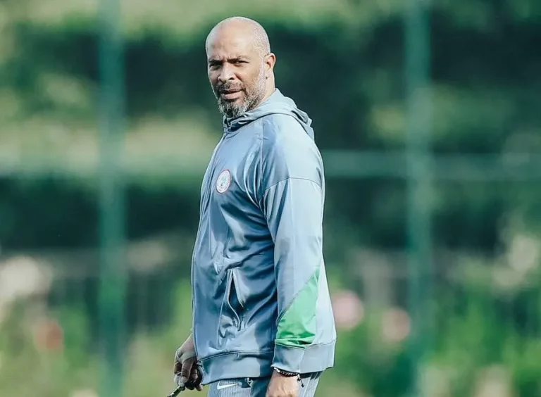 Hoe Eric Chelle de baan bij de Super Eagles veiligstelde via het formele sollicitatieproces, niet door connecties.