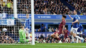 Late doelpunten van O'Reilly en Kovacic bezorgen Man City overwinning op Everton in de EPL