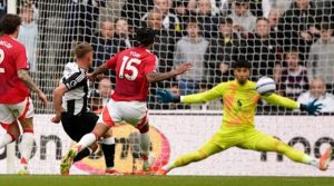 Newcastle behaalt eerste dubbele overwinning op Man United in 94 jaar na 4-1 overwinning
