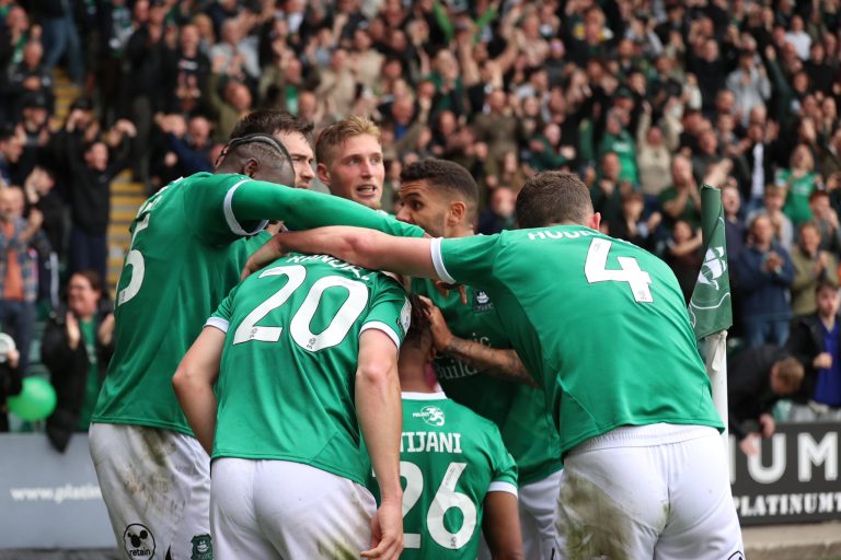 Tijani geniet van de overwinning van Plymouth Argyle op Sheffield United