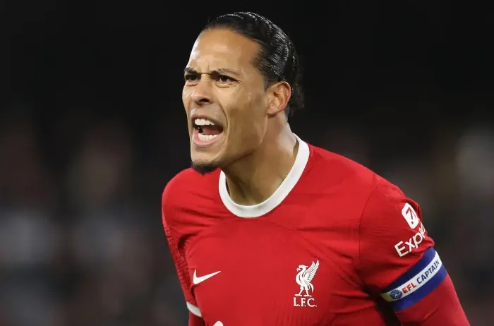 Van Dijk scoort laat terwijl Liverpool dichter bij de Premier League-titel komt