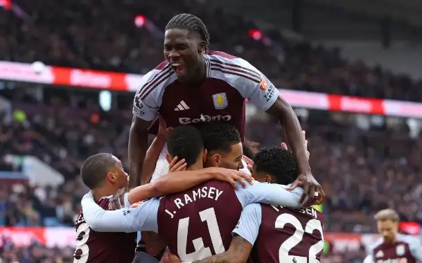 Villa verslaat Newcastle met 4-1 om hoop op top vijf levend te houden