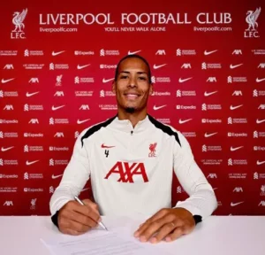 Virgil van Dijk tekent nieuw tweejarig contract bij Liverpool