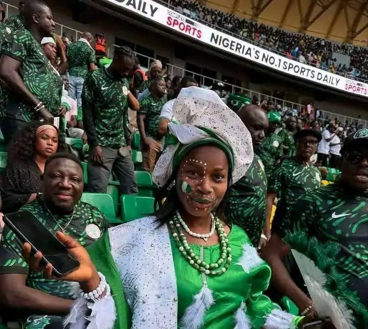 Voorbij het veld: Nigeria’s voetbal en de fans die het vormgeven.