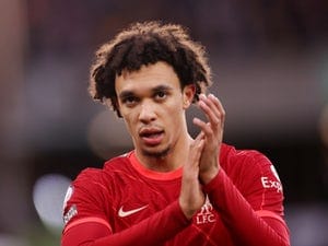 Waarom Alexander-Arnold Liverpool zou moeten verlaten: Een analyse van Babel