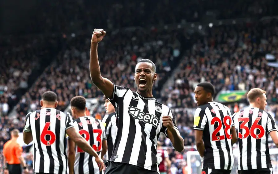 EPL: Late penalty van Isak levert Newcastle cruciaal punt op tegen Brighton